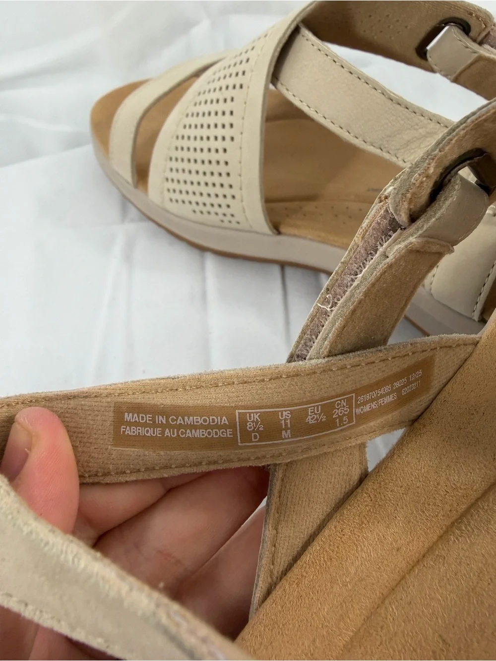 NWT Clarks Women’s Size 11 Beige Perforated Slingback Sandals